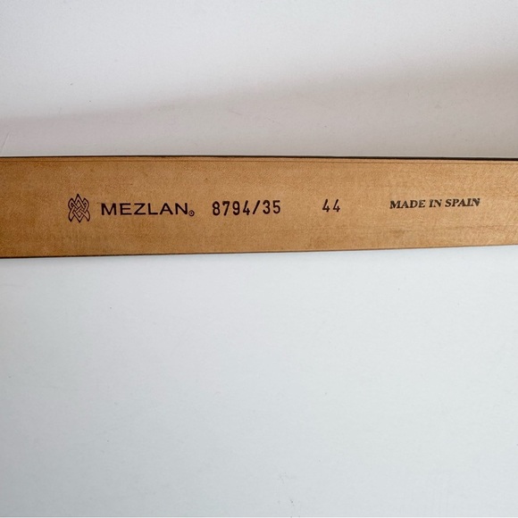 Mezlan Tan Khaki Leather Belt with Silver Buckle size 44 - Picture 7 of 9